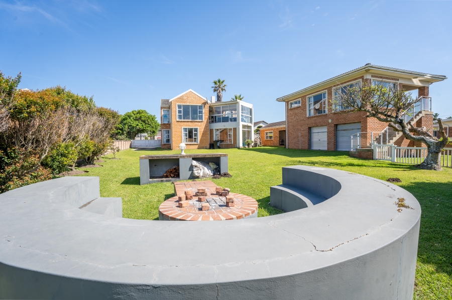 5 Bedroom Property for Sale in Kidds Beach Eastern Cape